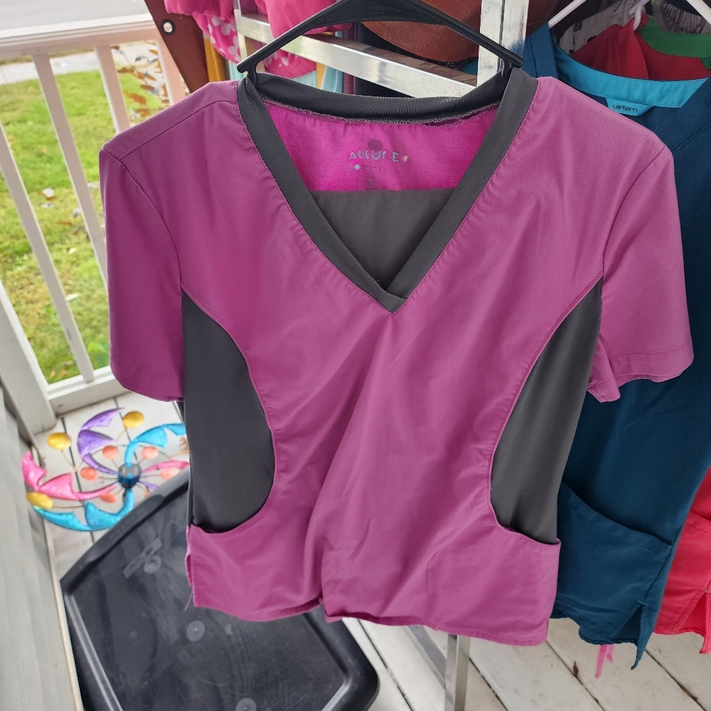 Scrub set